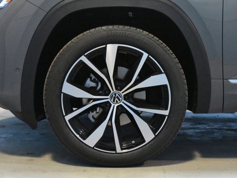 New 2026 Volkswagen Atlas Cross Sport SEL Premium R-Line AWD/4WD image 19