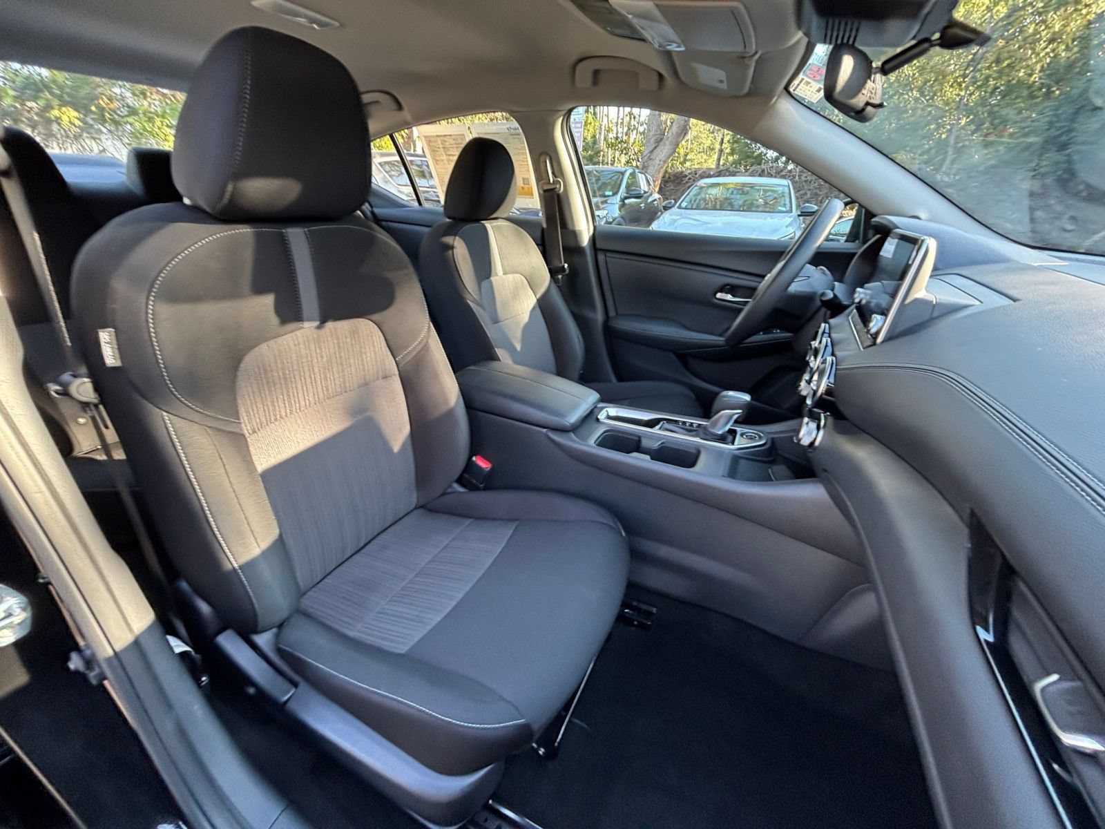 Used 2025 Nissan Sentra SV FWD image 33