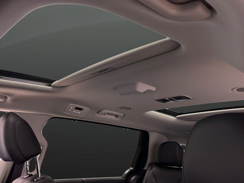 Used 2025 Kia Carnival SX w/ SX Dark Edition Package FWD image 12