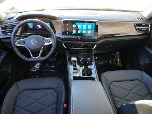 Used 2025 Volkswagen Atlas SE image 25