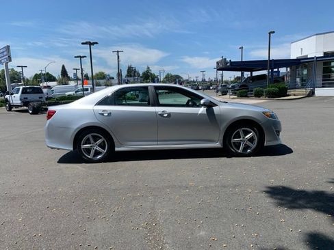 Used 2014 Toyota Camry SE FWD image 6