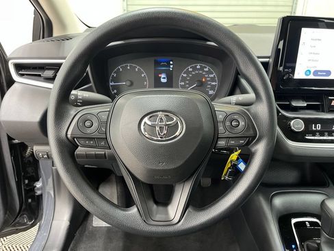 Used 2025 Toyota Corolla LE FWD image 16