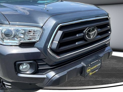 Used 2021 Toyota Tacoma SR5 AWD/4WD image 34