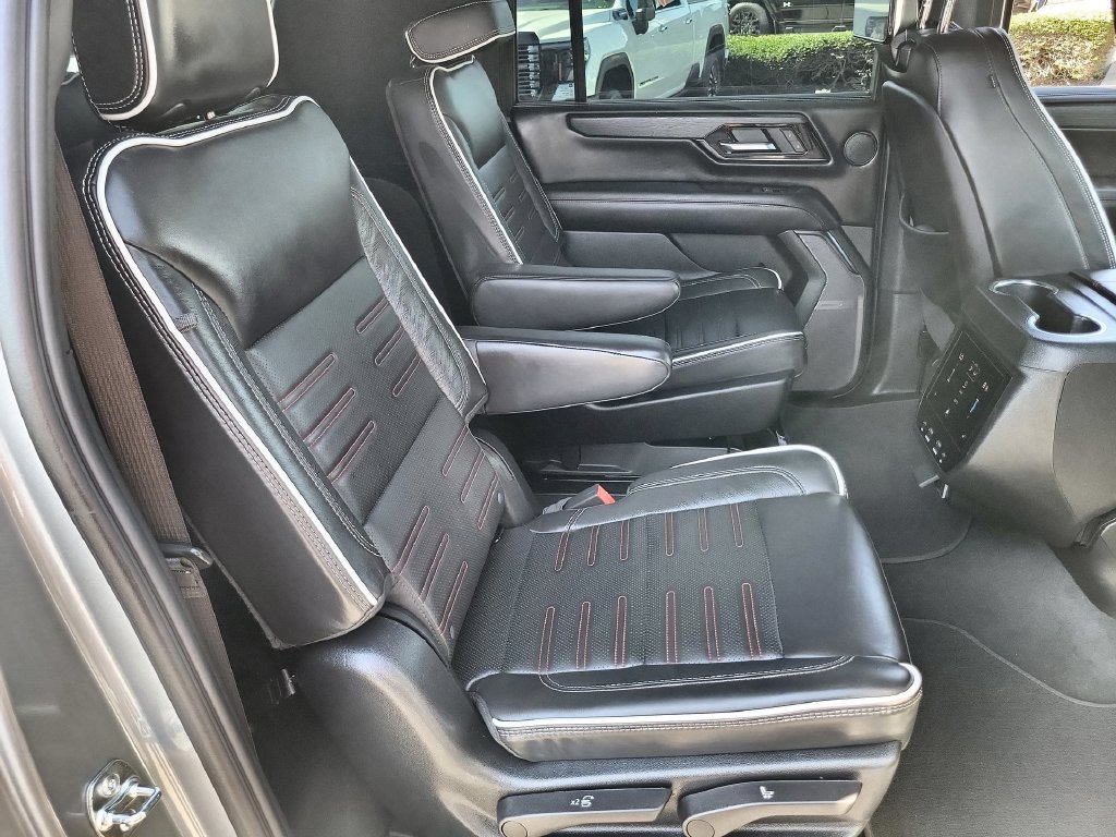 Used 2025 GMC Yukon XL AT4 Ultimate AWD/4WD image 27