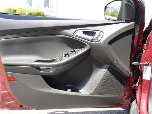 Used 2017 Ford Focus SE FWD image 21