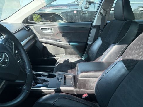 Used 2017 Toyota Camry XSE w/ Moonroof Package FWD image 8