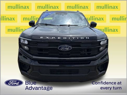 Used 2025 Ford Expedition Active RWD image 11