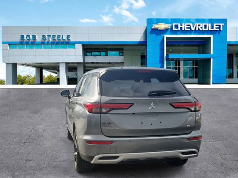 Used 2024 Mitsubishi Outlander SE image 4