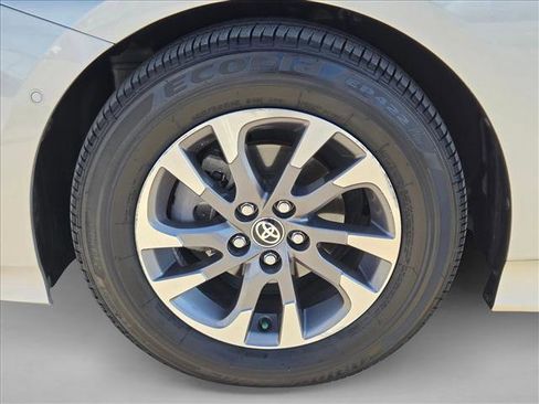 Certified 2022 Toyota Prius XLE w/ Advanced Technology Package image 23