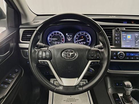 Used 2019 Toyota Highlander SE image 9