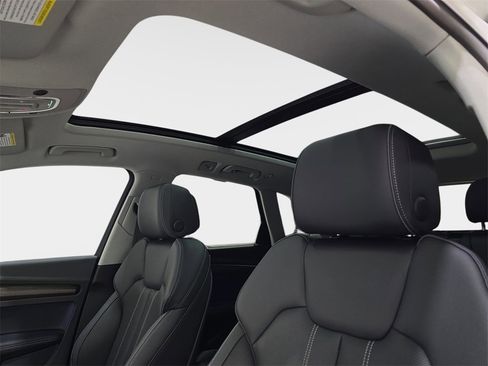 Used 2023 Audi Q5 2.0T Prestige w/ Prestige Package image 33