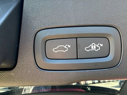 Certified 2025 Volvo XC60 B5 Ultra w/ Protection Package Premier AWD/4WD image 40