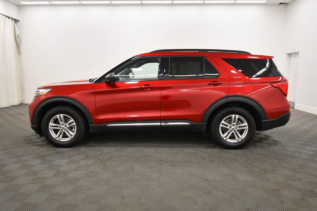 Used 2020 Ford Explorer XLT w/ Equipment Group 202A AWD/4WD image 4