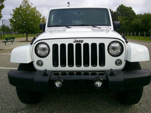 Used 2018 Jeep Wrangler Unlimited Sahara AWD/4WD image 23