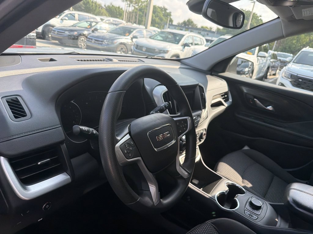 Used 2024 GMC Terrain SLE w/ Driver Convenience Package FWD image 11