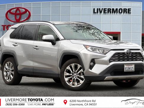 Used 2020 Toyota RAV4 Limited image 1