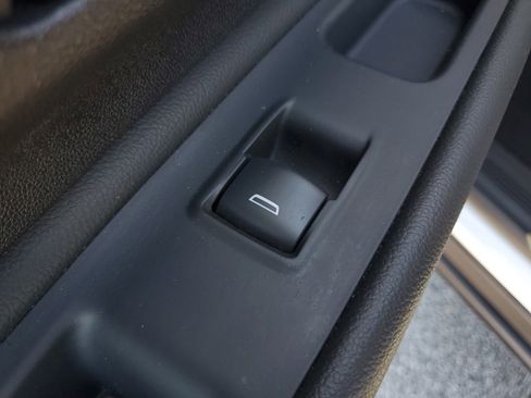 Used 2024 GMC Terrain SLT AWD/4WD image 16
