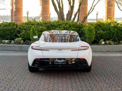 Used 2019 Aston Martin DB11 Coupe image 35