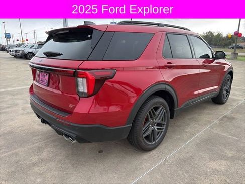Used 2025 Ford Explorer ST image 7