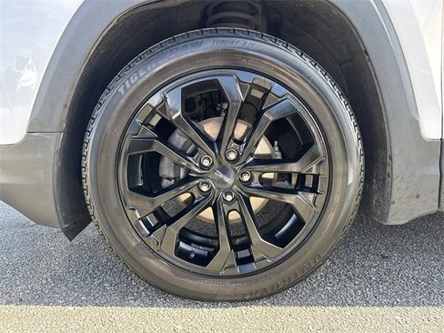 Used 2021 GMC Terrain SLE w/ Elevation Edition image 11