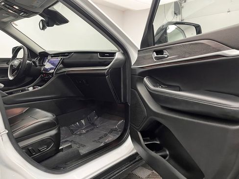 Used 2023 Jeep Grand Cherokee L Limited w/ Black Appearance Package image 25