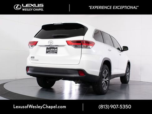 Used 2019 Toyota Highlander LE FWD image 6