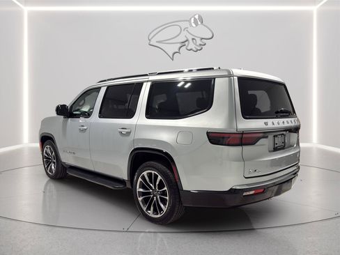 Used 2023 Jeep Wagoneer Series II w/ Premium Group I AWD/4WD image 3