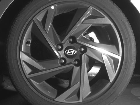 Used 2025 Hyundai Elantra Limited image 14