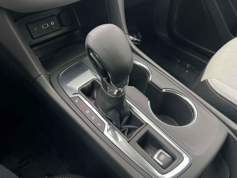 Used 2024 Chevrolet Equinox LS FWD image 12
