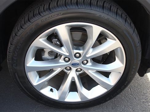 Certified 2022 Ford Explorer Platinum w/ Equipment Group 601A image 30