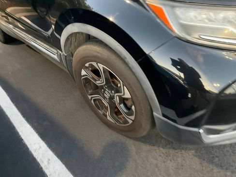 Used 2019 Honda CR-V Touring image 2