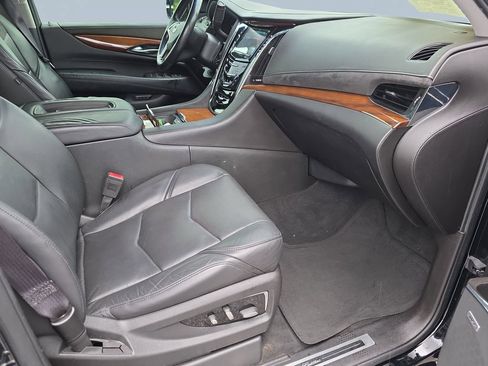 Used 2016 Cadillac Escalade ESV Luxury RWD image 27