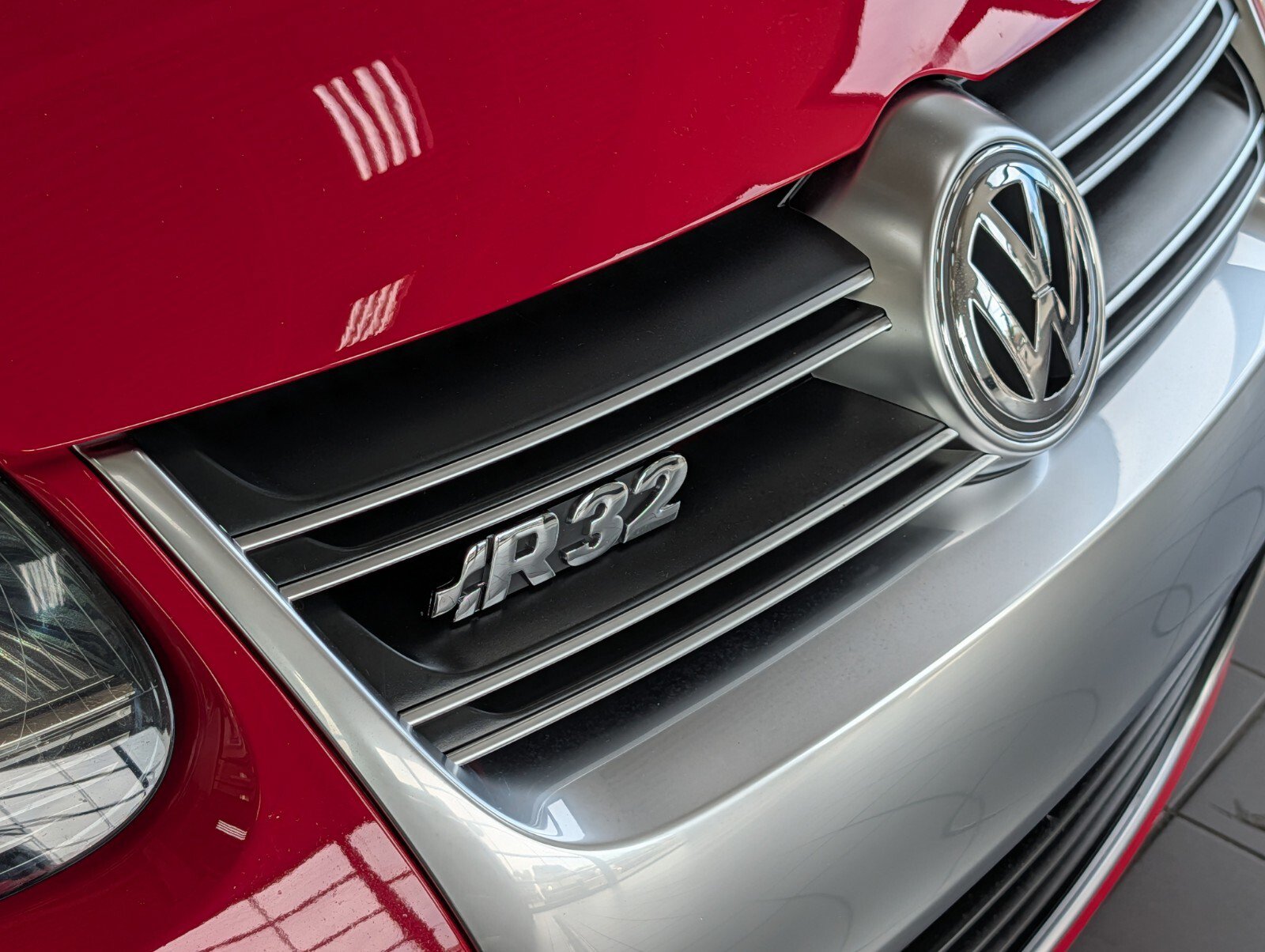 Used 2008 Volkswagen R32 AWD/4WD image 2