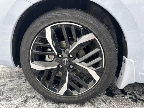 Used 2025 Nissan Versa SR w/ Trunk Package image 9