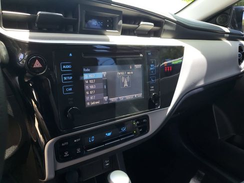 Used 2019 Toyota Corolla LE FWD image 25