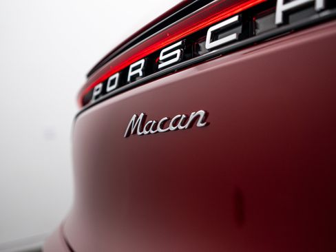 Certified 2026 Porsche Macan AWD/4WD image 25