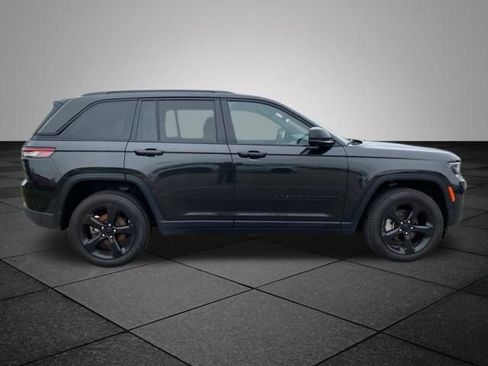 Used 2024 Jeep Grand Cherokee Limited w/ Luxury Tech Group II AWD/4WD image 14