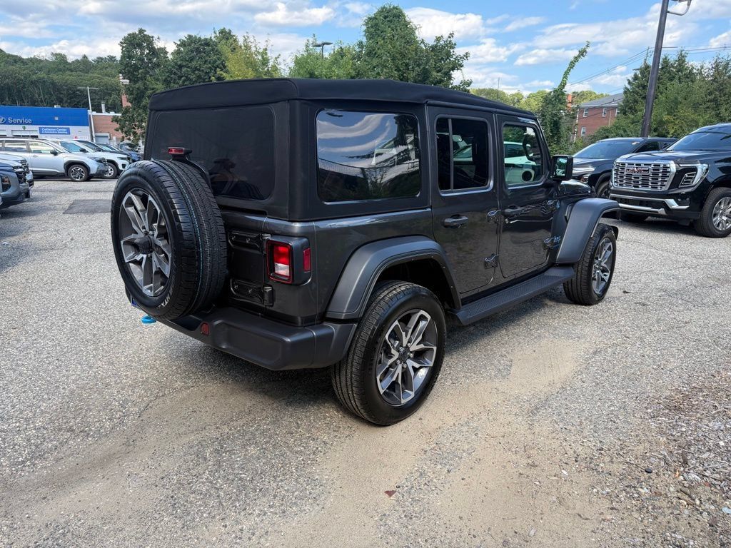 Used 2024 Jeep Wrangler Unlimited w/ Convenience Group AWD/4WD image 7