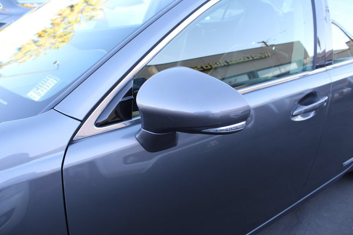 Used 2014 Lexus ES 300h w/ Luxury Package w/Bamboo Trim FWD image 12