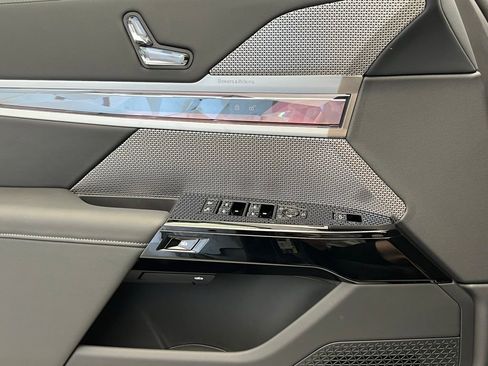 Used 2026 BMW i7 eDrive50 w/ M Sport Package image 21