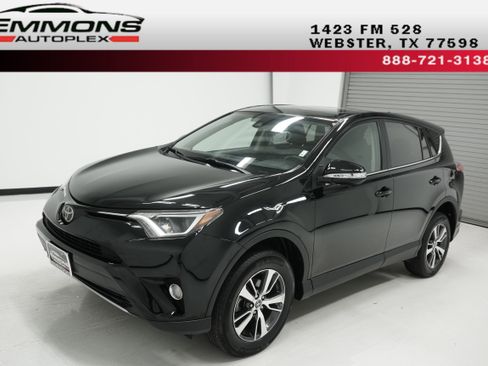 Used 2018 Toyota RAV4 XLE FWD image 1