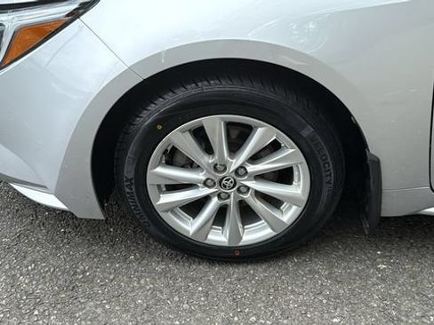 Used 2024 Toyota Corolla LE w/ LE Convenience Package FWD image 8