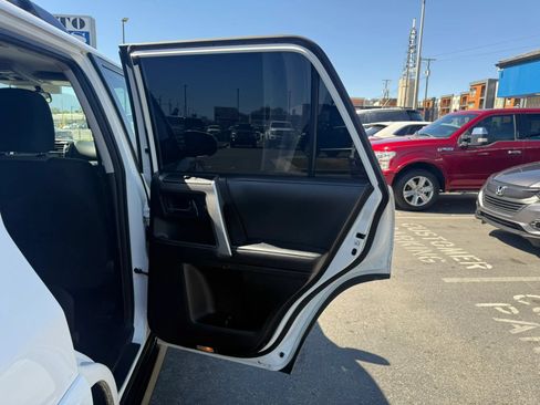 Used 2018 Toyota 4Runner SR5 AWD/4WD image 24