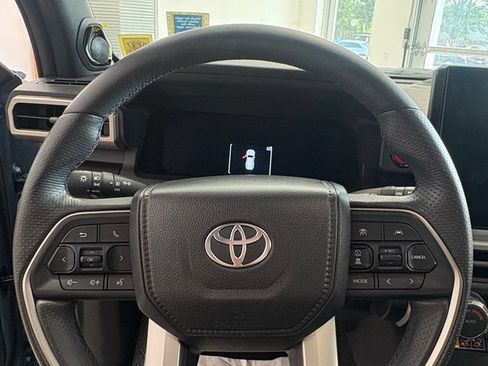 Used 2023 Toyota 4Runner SR5 Premium w/ Moonroof Package AWD/4WD image 20