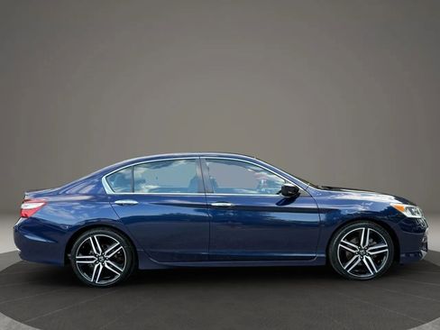 Used 2017 Honda Accord Sport image 10