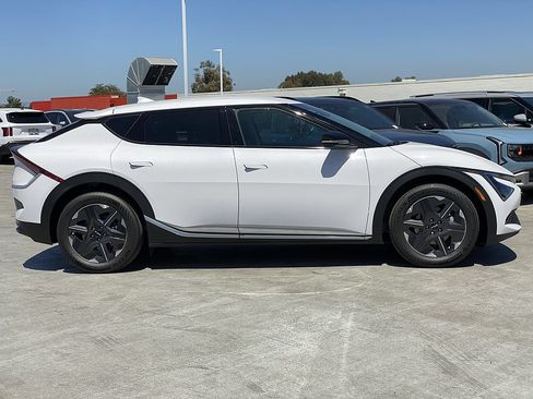 New 2026 Kia EV6 Light RWD image 2