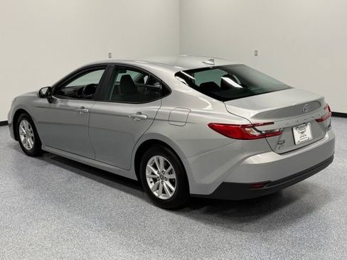 Used 2025 Toyota Camry LE FWD image 9