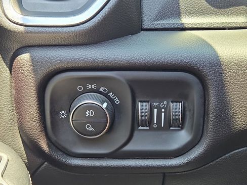 Used 2024 RAM 2500 Laramie AWD/4WD image 47