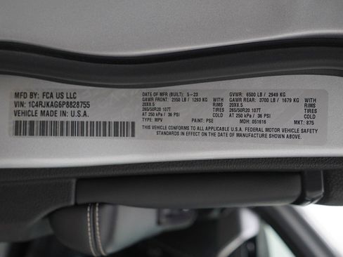 Used 2023 Jeep Grand Cherokee L Laredo image 29