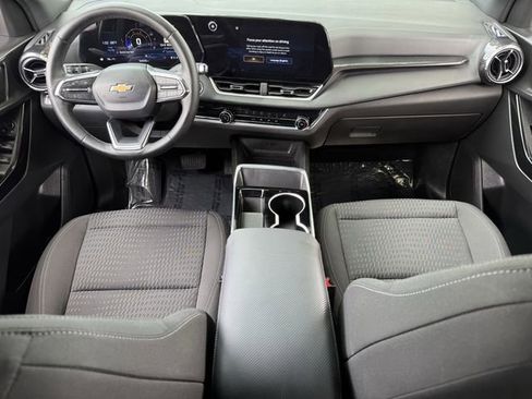 Used 2025 Chevrolet Equinox LT FWD image 12